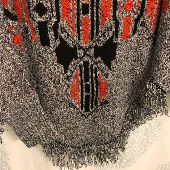 womens poncho - Picture 2 of 6